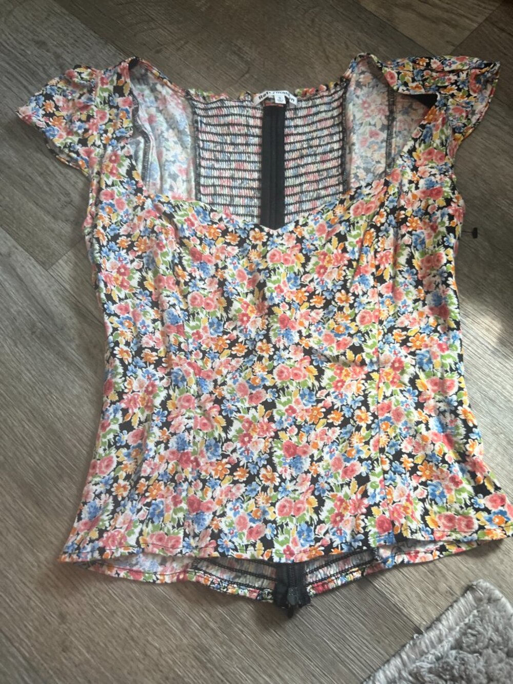Reformation Kinsley Top in Trix US 0 - Picture 3 of 8